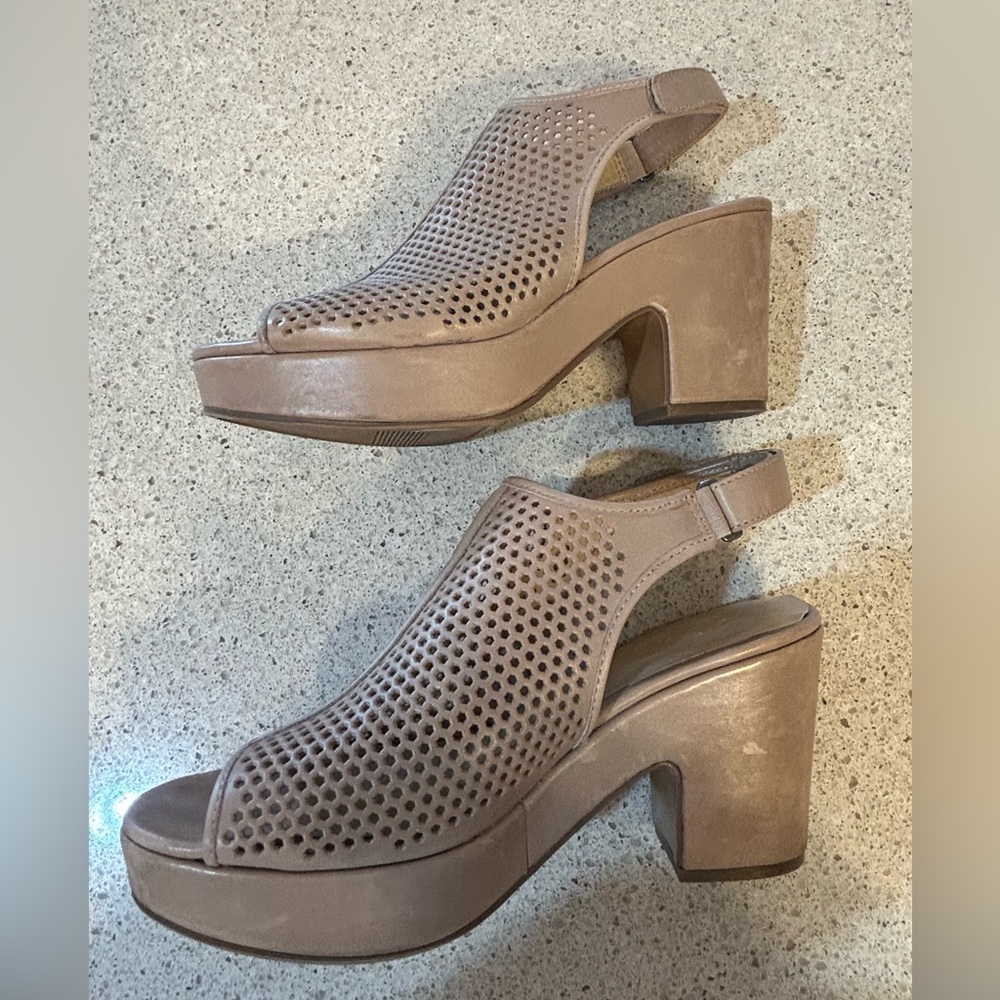 Naturalizer Tan Women's Heeled Sandals